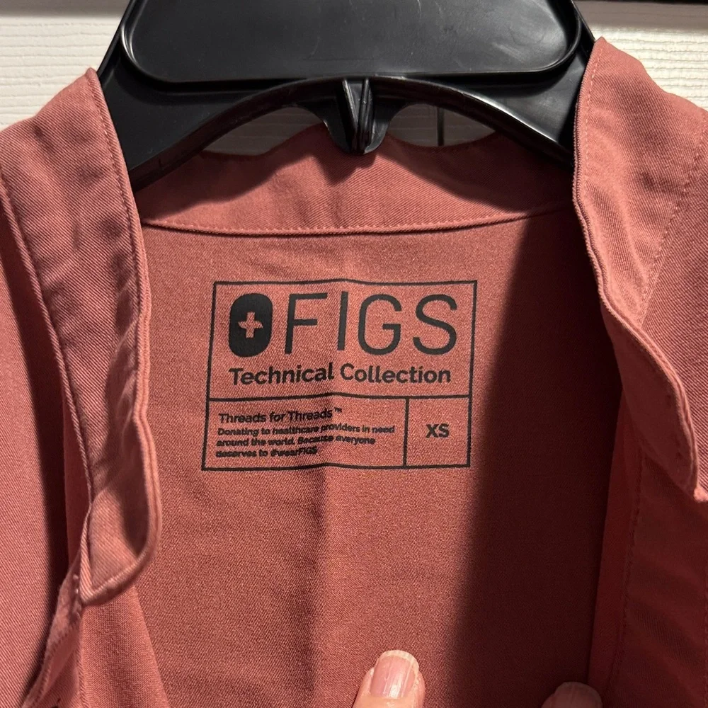 Women Figs Scrub set in Mauve - Picture 3 of 5